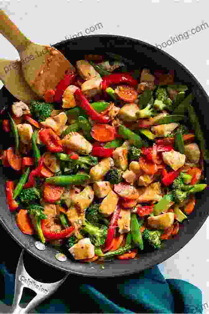 Colorful Stir Fry With Chicken, Raisins, Almonds, And Vegetables Family Favorites With Sun Maid Raisins (Everyday Cookbook Collection)